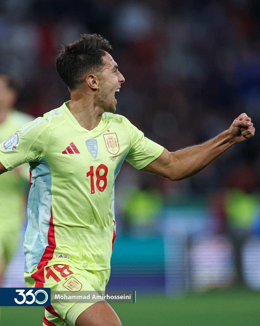 عکس رونالدو با جام لیگ ملت های اروپا