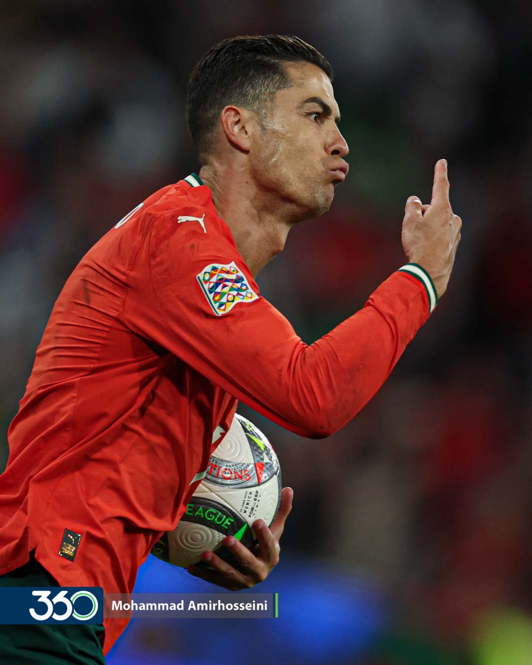 عکس رونالدو با جام لیگ ملت های اروپا