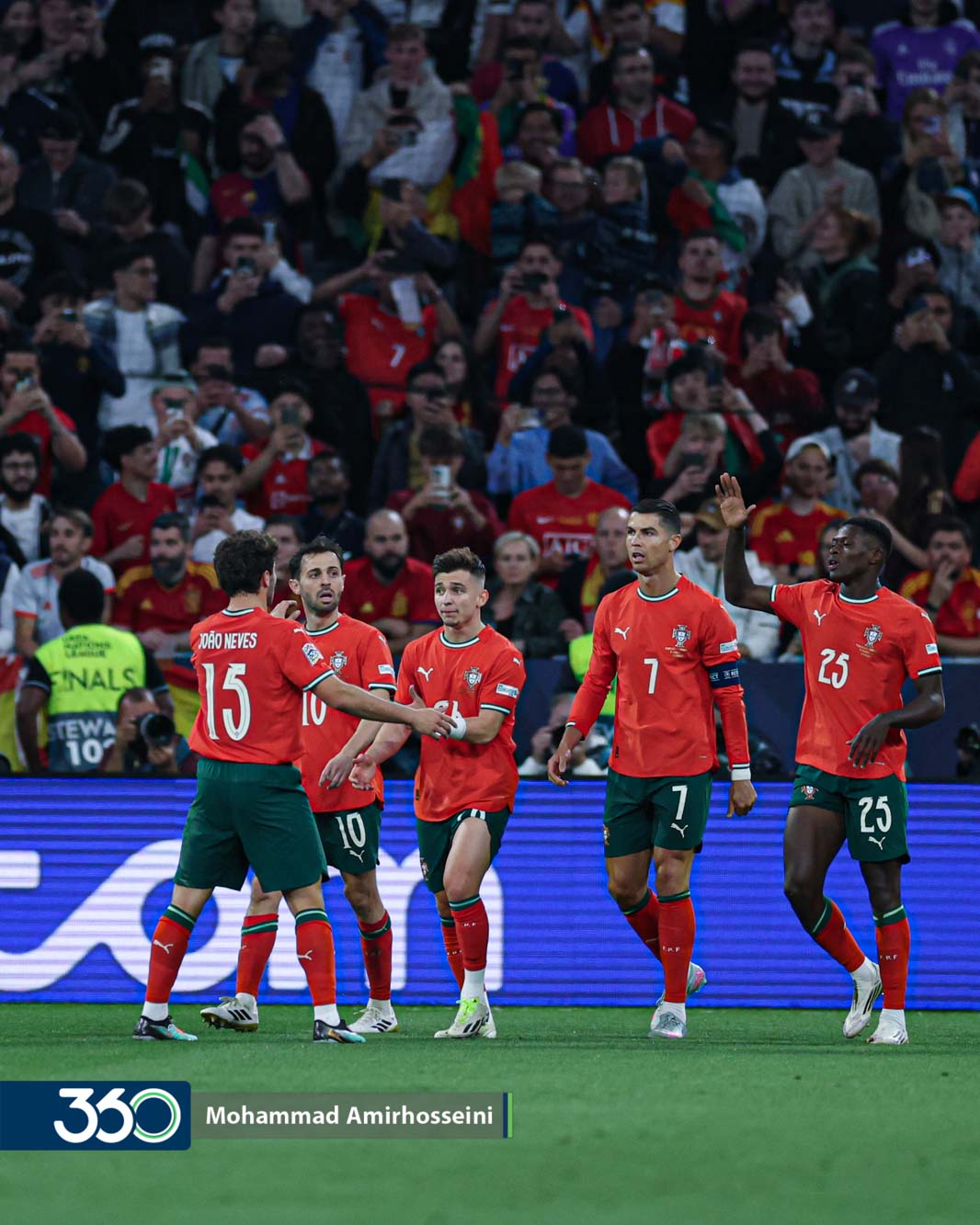 عکس رونالدو با جام لیگ ملت های اروپا