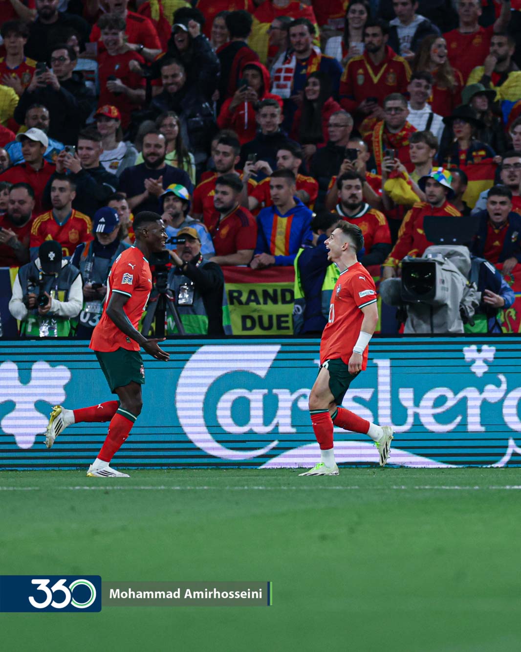 عکس رونالدو با جام لیگ ملت های اروپا