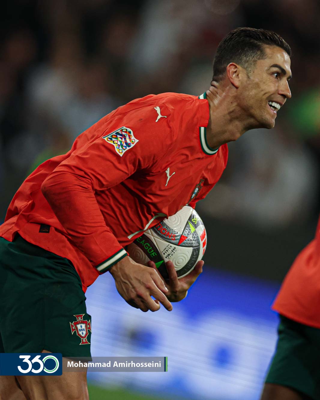 عکس رونالدو با جام لیگ ملت های اروپا