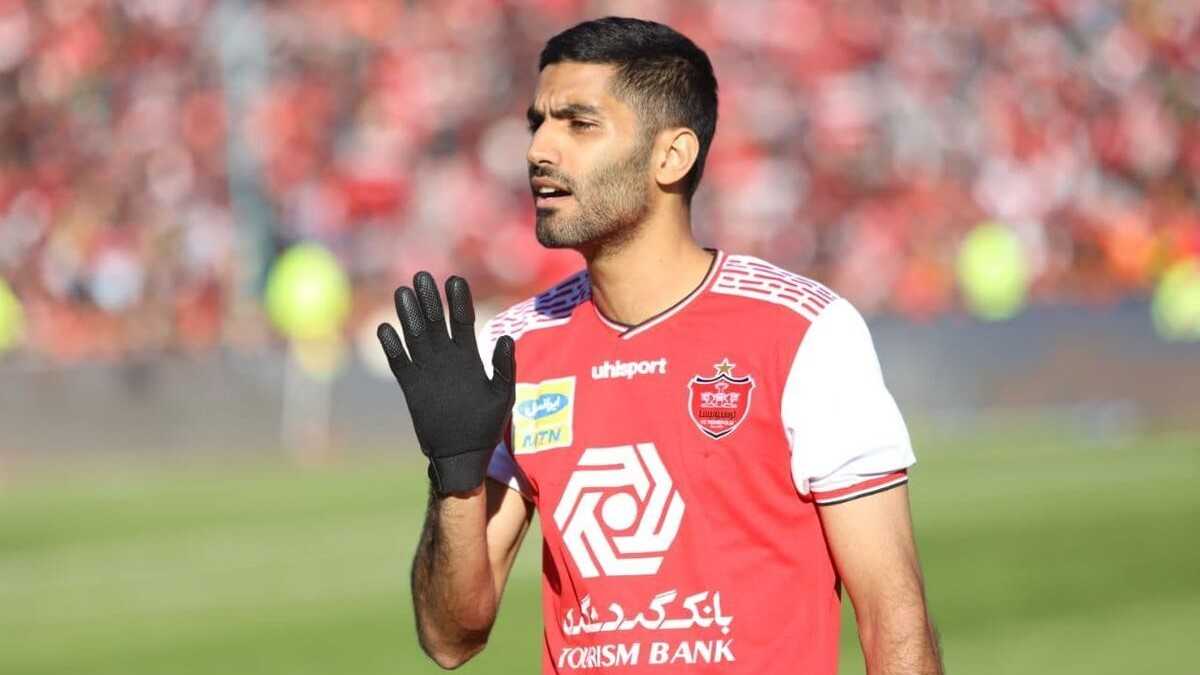 دو پیشنهاد روی میز انصاری؛ مدافع اسبق پرسپولیسی‌ها برمی‌گردد؟