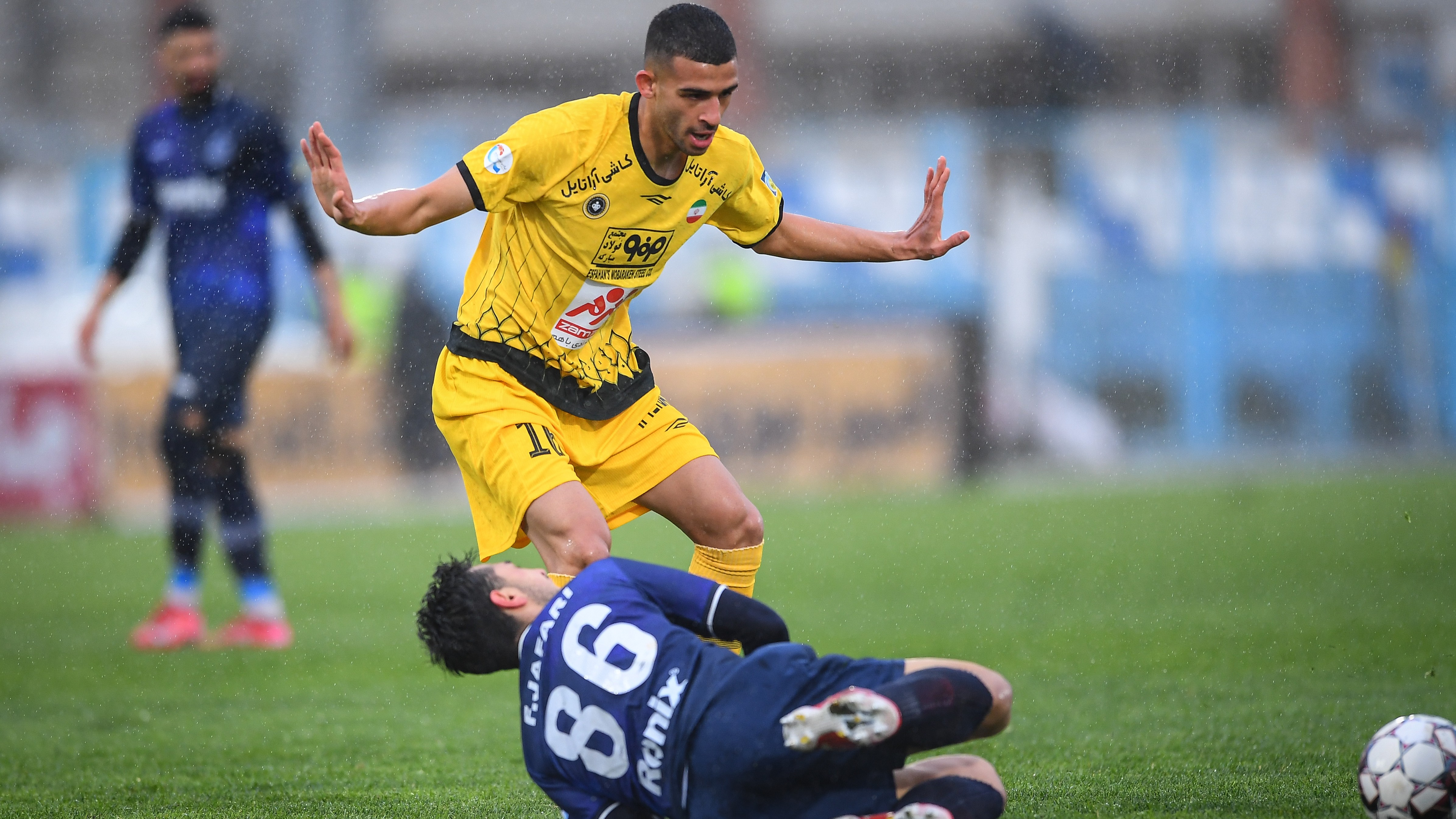 مورایس به دنبال 2 خرید ویژه از فوتبال ایران؛ جوانان سپاهان در راه شارجه؟