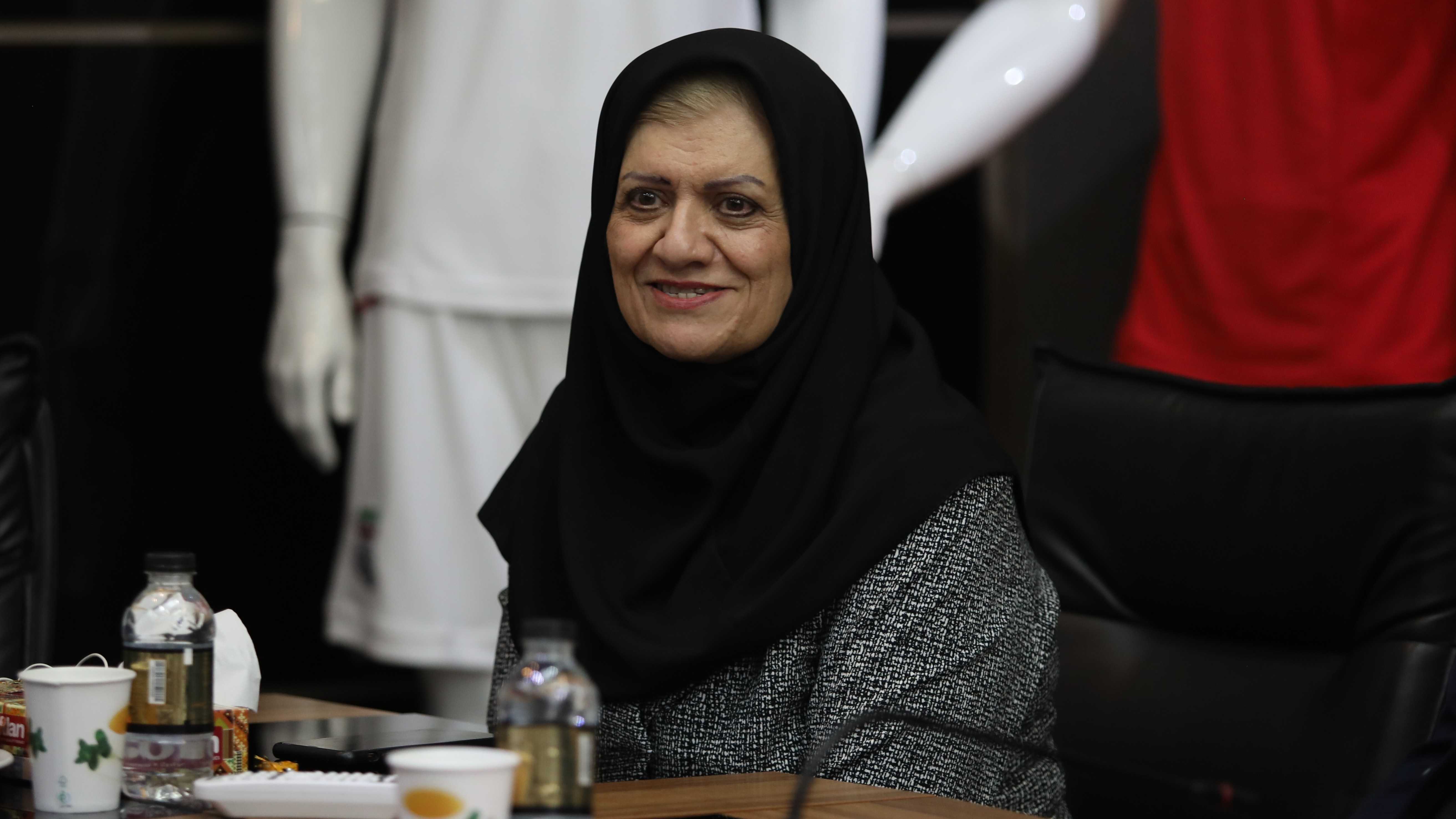 جنجال «فریده» علیه نماد بورسی استقلال؛ حضوری غیرقانونی که مجوز آسیایی آبی‌ها را باطل می‌کند؟
