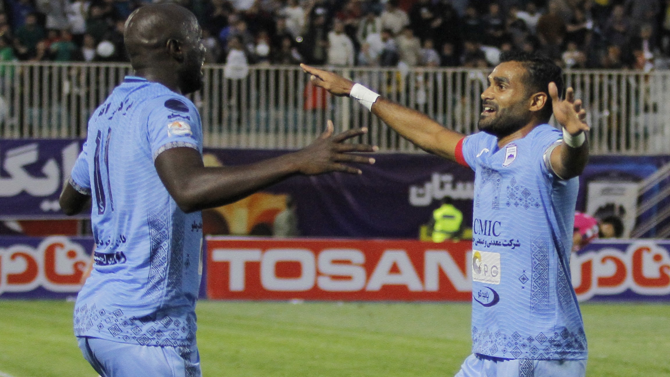 راز صدرنشینی چادرملو در لیگ 25؛ بی‌رقیب‌ترین میزبان فصل