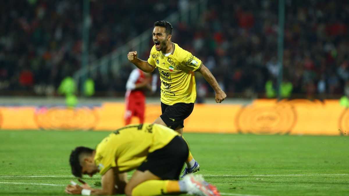نگاهی به فراز و فرودهای یک‌ساله؛ سپاهان اوج گرفت، سرخابی‌ها جا ماندند