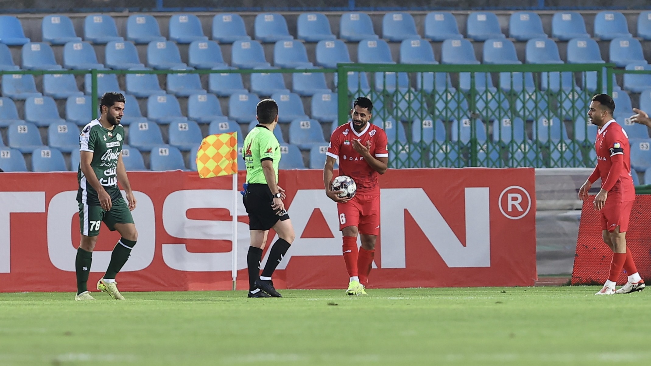 کلاتنبرگ علیه تیم داوری پرسپولیس - آلومینیوم؛ شماره 10 سرخ‌ها و گریز از اخراج!