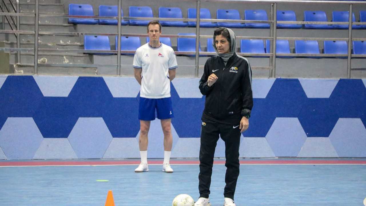 سکوت بهترین سرمربی آسیا در «فوتبال 360» شکست؛ «همه چی به مو بند است!»