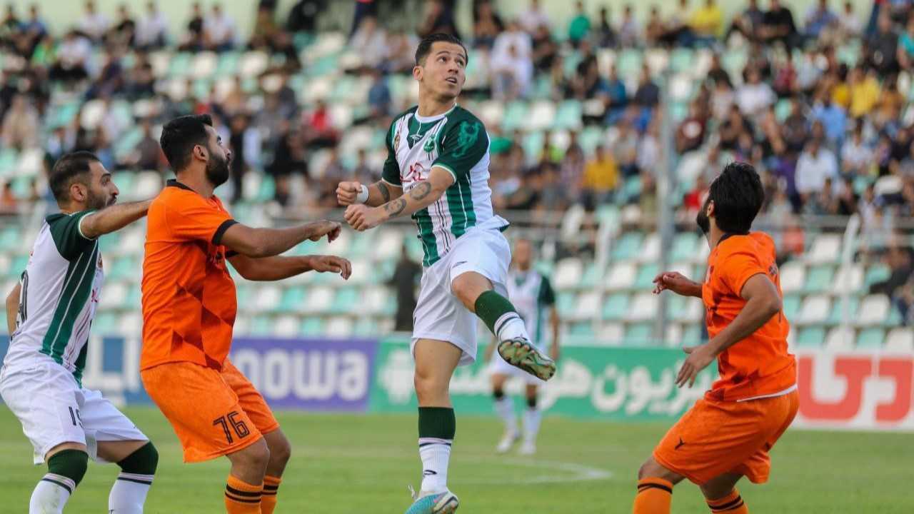 شب جنجالی لیگ آزادگان؛ از حمله به داور تا خاموشی ورزشگاه!