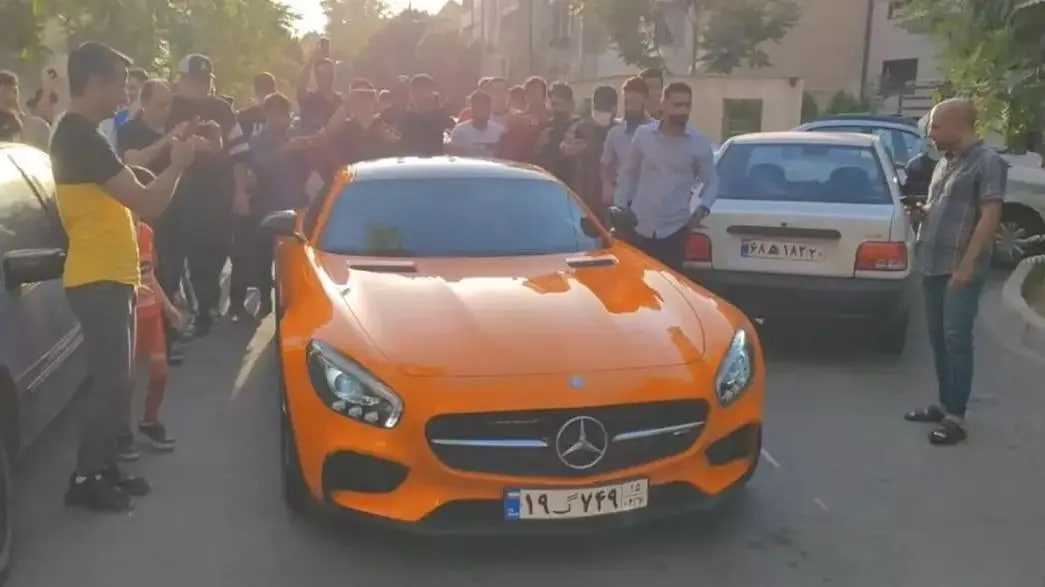 تبعات مصاحبه بحث‌برانگیز کنعانی‌زادگان؛ خودروهای وارداتی پلاک نمی‌شوند!