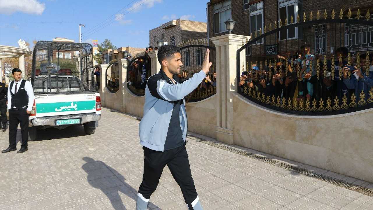 اظهارات جنجالی حسینی علیه هواداران استقلال؛ «اگر مشکل منم، دیگر به تمرین نمی‌روم!»