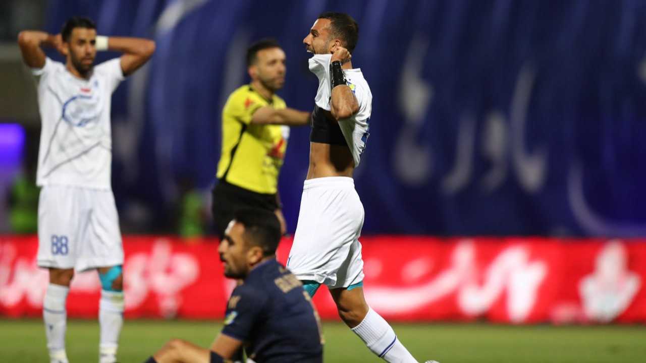 طلسم‌ها استقلال را به آغوش کشیدند؛ «هشتگ نه به پیروزی، نه به کلین‌شیت»