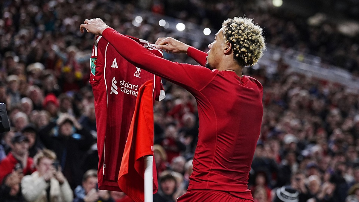 فشارها بر ایساک، عامل درخشش اکیتیکه؛ معمای حل‌شده خط حمله لیورپول